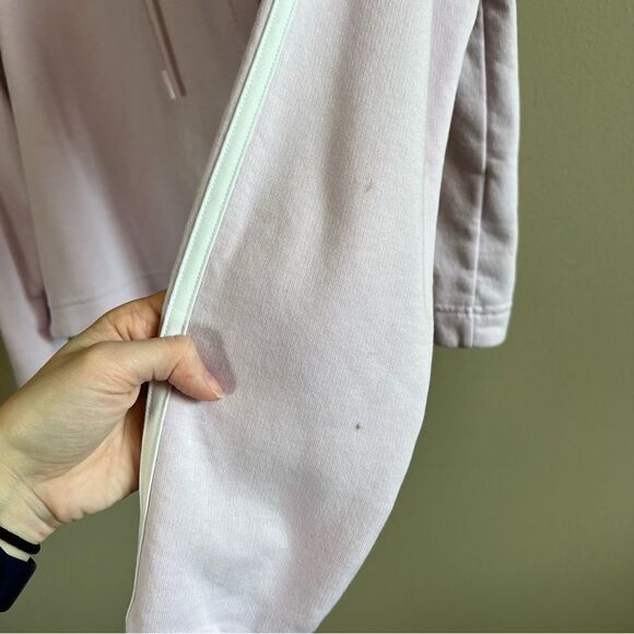✨ Adidas Women’s Lilac Cropped Hoodie Medium - Picture 5 of 8